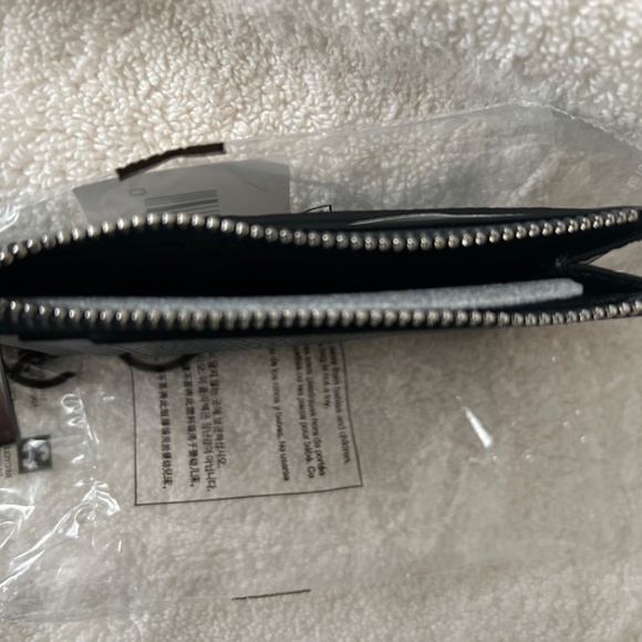 Michael Kors- COOPER SLIM PEBBLED LEATHER ZIP WALLET - Picture 3 of 4